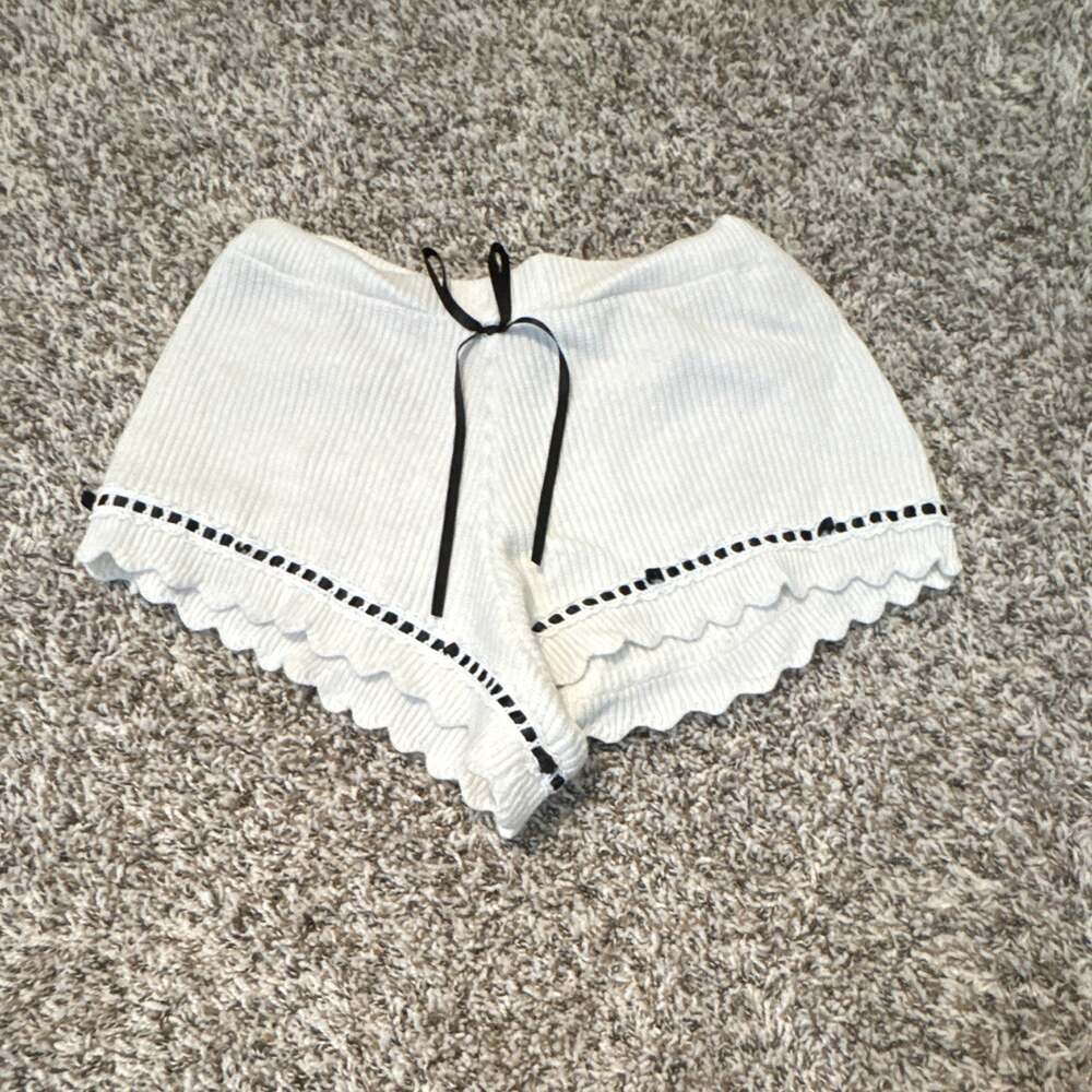 Wilde Fable White Knit Shorts with Black Details Size Small